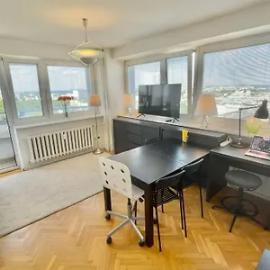 https://orange-2-2xmetro-fast-wifi-50tv-netflix-hbo-appletv-panorama.warsawhotelspoland.com